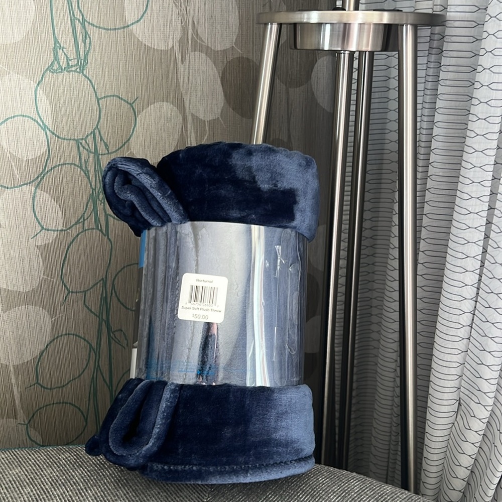 Columbia Plush Throw/Blanket NEW Super Soft Indoor/Outdoor - Picture 4 of 7